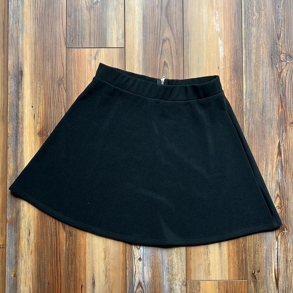 Black mini sweater skirt full zip in a size small. - Picture 3 of 4